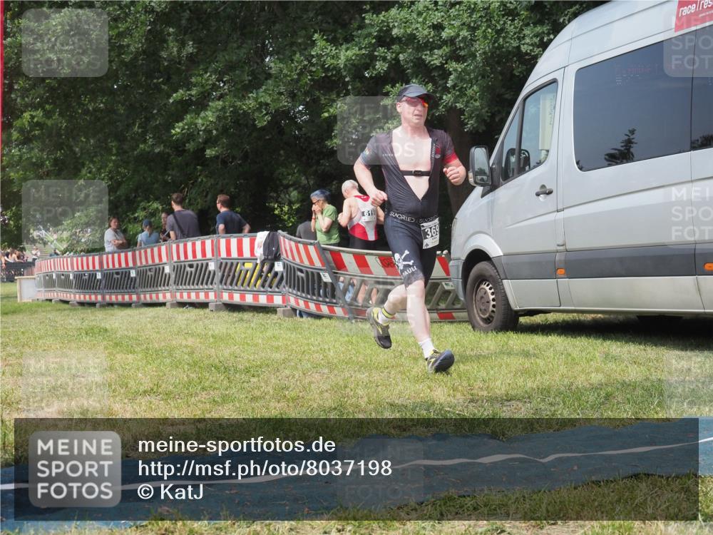 15.06.2025 - 27. Vierlanden-Triathlon KatJ http://msf.ph/oto/8037198 15.06.2025 11:27:17 Schwimmen 884, 886, 961 meine-sportfotos.de