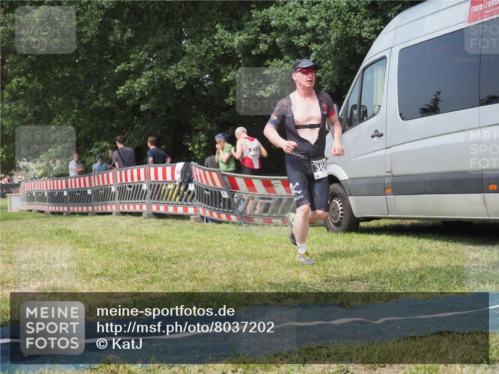 15.06.2025 - 27. Vierlanden-Triathlon KatJ http://msf.ph/oto/8037202 15.06.2025 11:27:18 Schwimmen 884, 886, 961 meine-sportfotos.de