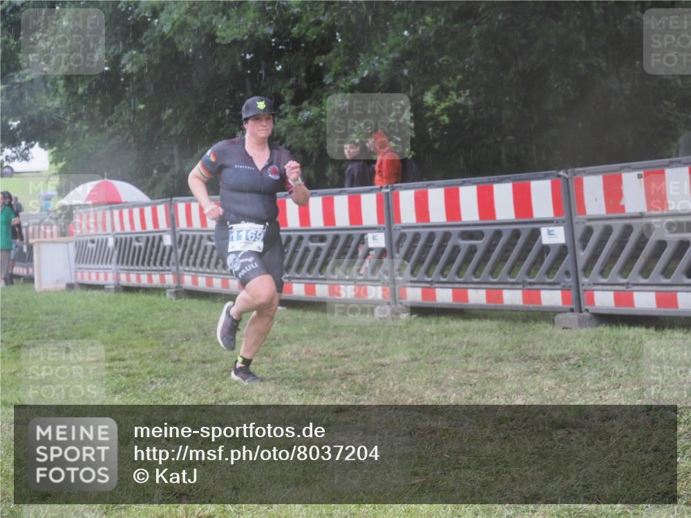 21.06.2025 - 27. Vierlanden-Triathlon KatJ http://msf.ph/oto/8037204 15.06.2025 14:17:41 Ziel 1169 meine-sportfotos.de