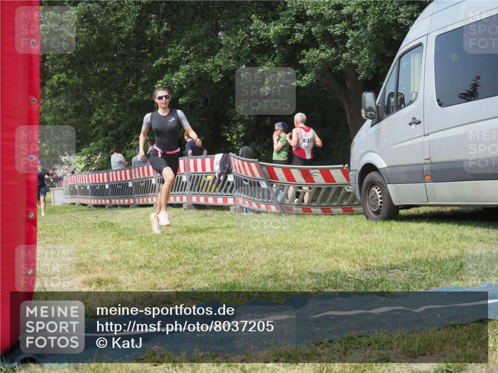 15.06.2025 - 27. Vierlanden-Triathlon KatJ http://msf.ph/oto/8037205 15.06.2025 11:27:21 Schwimmen 884, 886, 961 meine-sportfotos.de