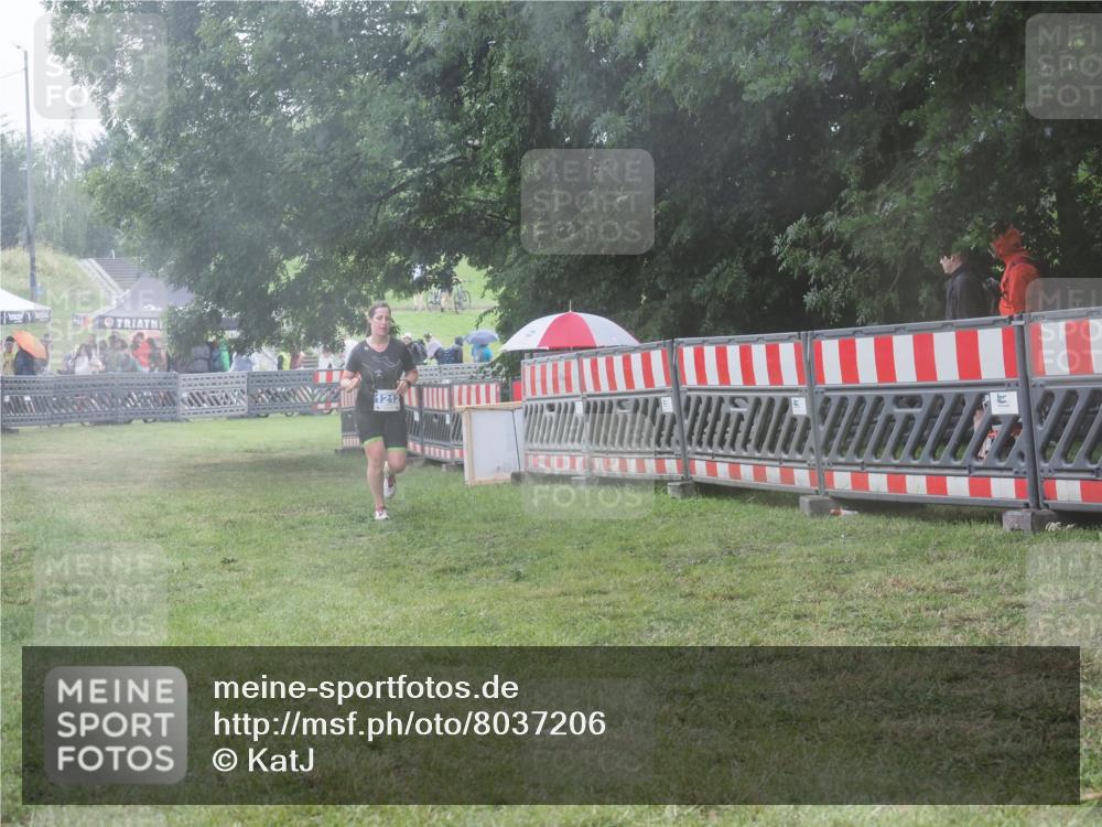 21.06.2025 - 27. Vierlanden-Triathlon KatJ http://msf.ph/oto/8037206 15.06.2025 14:17:55 Ziel 1212 meine-sportfotos.de
