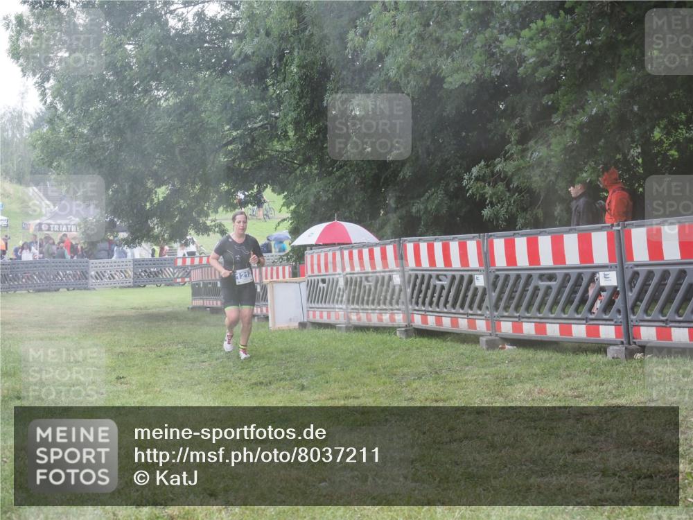 21.06.2025 - 27. Vierlanden-Triathlon KatJ http://msf.ph/oto/8037211 15.06.2025 14:17:56 Ziel 1212 meine-sportfotos.de