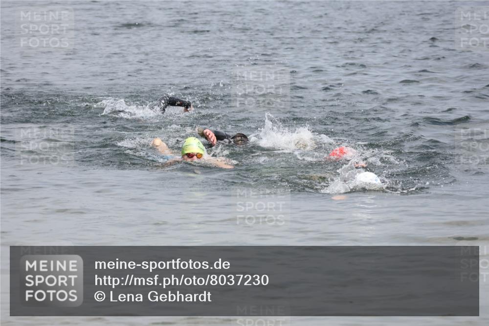 21.06.2025 - 27. Vierlanden-Triathlon Lena Gebhardt http://msf.ph/oto/8037230 15.06.2025 12:03:58 Schwimmen 994 meine-sportfotos.de