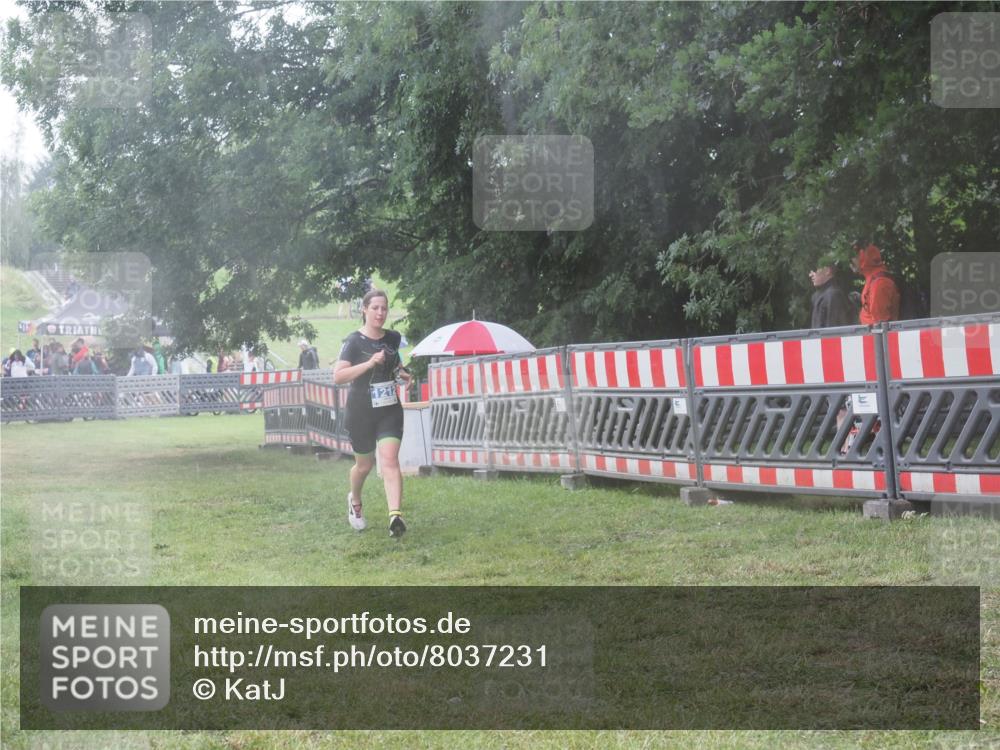 21.06.2025 - 27. Vierlanden-Triathlon KatJ http://msf.ph/oto/8037231 15.06.2025 14:17:56 Ziel 1212 meine-sportfotos.de