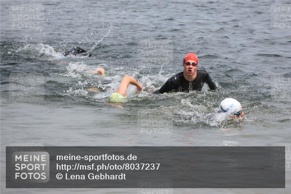 21.06.2025 - 27. Vierlanden-Triathlon Lena Gebhardt http://msf.ph/oto/8037237 15.06.2025 12:04:02 Schwimmen 994, 1009, 1010 meine-sportfotos.de