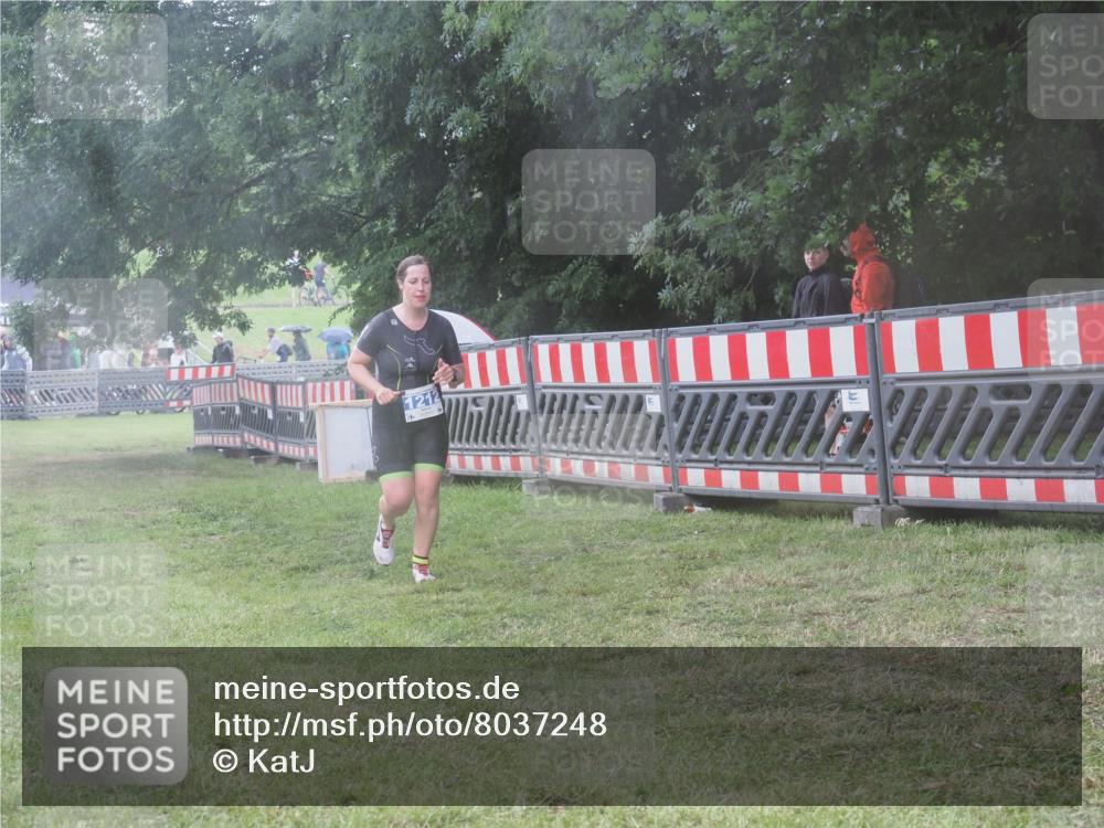 21.06.2025 - 27. Vierlanden-Triathlon KatJ http://msf.ph/oto/8037248 15.06.2025 14:17:57 Ziel 1212 meine-sportfotos.de