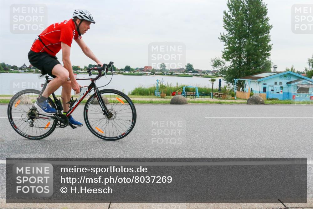 15.06.2025 - 27. Vierlanden-Triathlon H.Heesch http://msf.ph/oto/8037269 15.06.2025 10:50:58 Radfahren 80, 448 meine-sportfotos.de