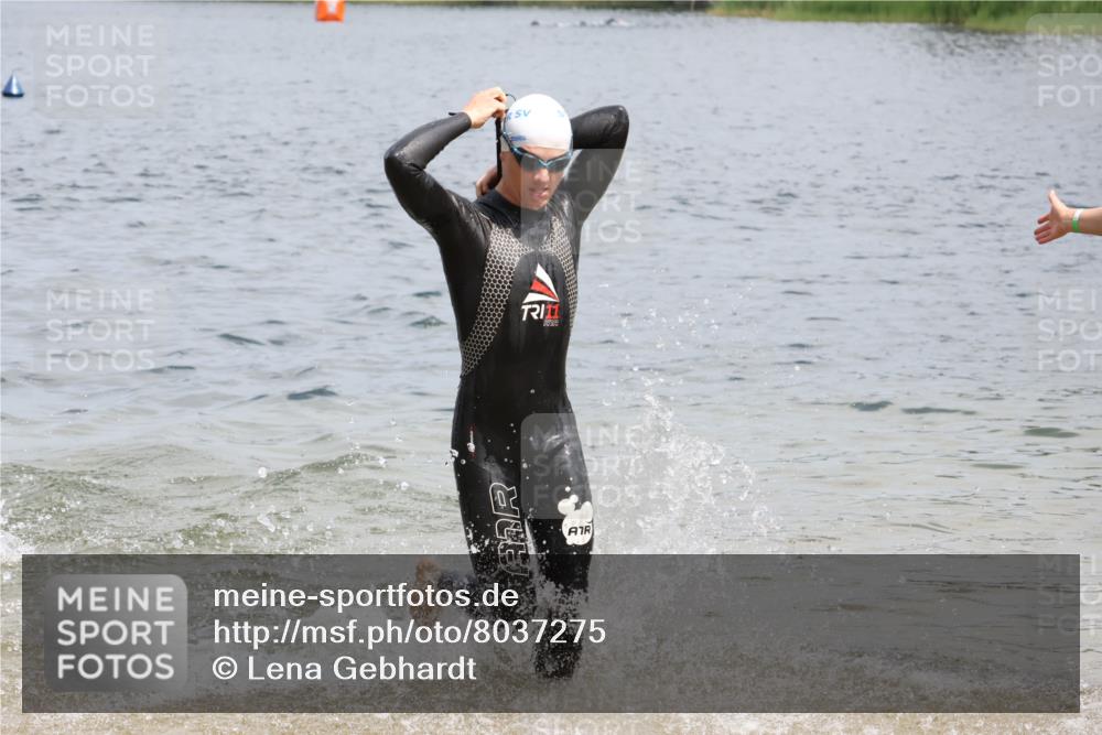 21.06.2025 - 27. Vierlanden-Triathlon Lena Gebhardt http://msf.ph/oto/8037275 15.06.2025 12:04:07 Schwimmen 1009, 1010, 1011, 1012, 1013 meine-sportfotos.de