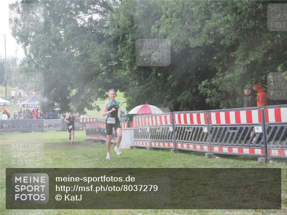 21.06.2025 - 27. Vierlanden-Triathlon KatJ http://msf.ph/oto/8037279 15.06.2025 14:18:20 Ziel 1208, 1272 meine-sportfotos.de