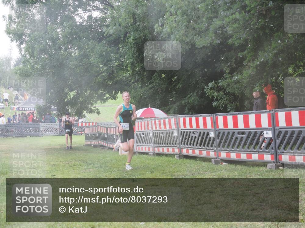 21.06.2025 - 27. Vierlanden-Triathlon KatJ http://msf.ph/oto/8037293 15.06.2025 14:18:20 Ziel 1208, 1272 meine-sportfotos.de