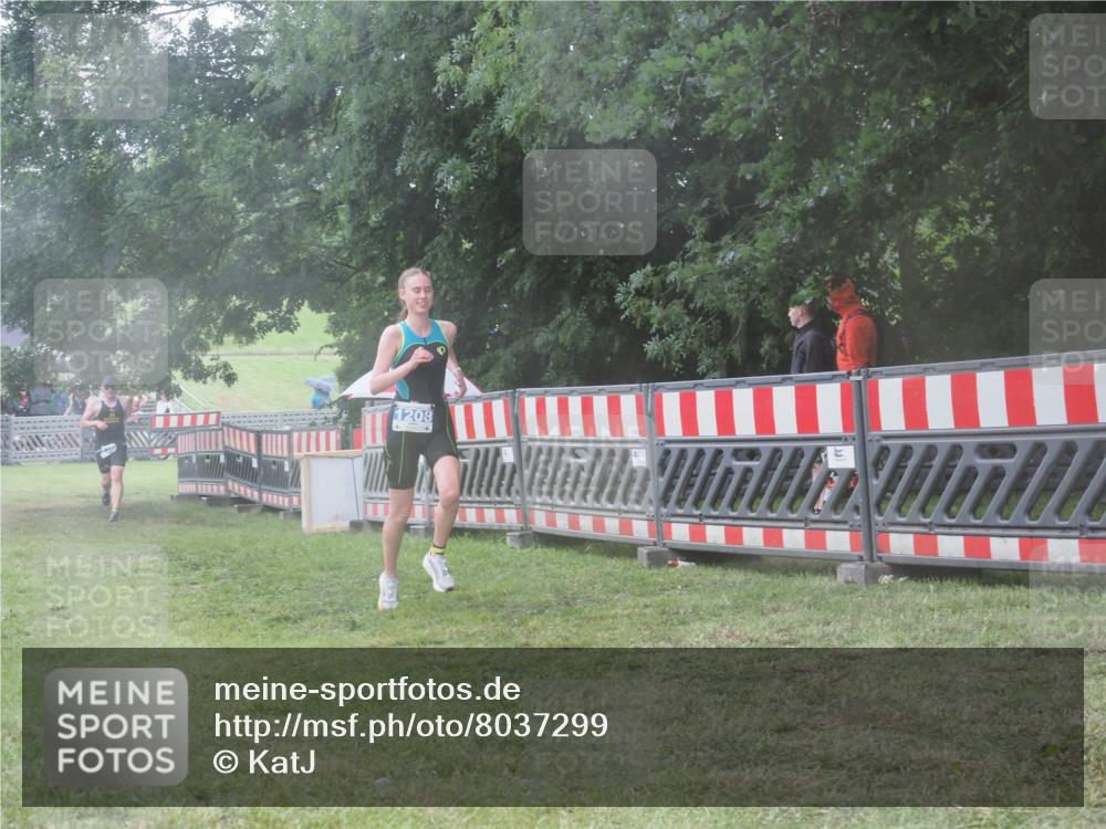 21.06.2025 - 27. Vierlanden-Triathlon KatJ http://msf.ph/oto/8037299 15.06.2025 14:18:20 Ziel 1208, 1272 meine-sportfotos.de