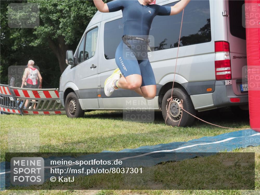 15.06.2025 - 27. Vierlanden-Triathlon KatJ http://msf.ph/oto/8037301 15.06.2025 11:27:26 Schwimmen 884 meine-sportfotos.de