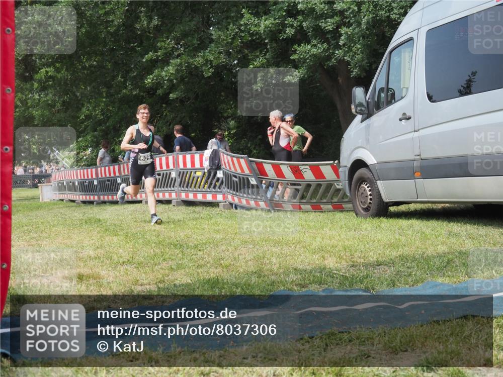 15.06.2025 - 27. Vierlanden-Triathlon KatJ http://msf.ph/oto/8037306 15.06.2025 11:27:33 Schwimmen  meine-sportfotos.de