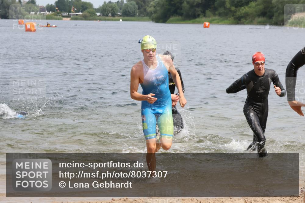 21.06.2025 - 27. Vierlanden-Triathlon Lena Gebhardt http://msf.ph/oto/8037307 15.06.2025 12:04:09 Schwimmen 1009, 1010, 1011, 1012, 1013 meine-sportfotos.de