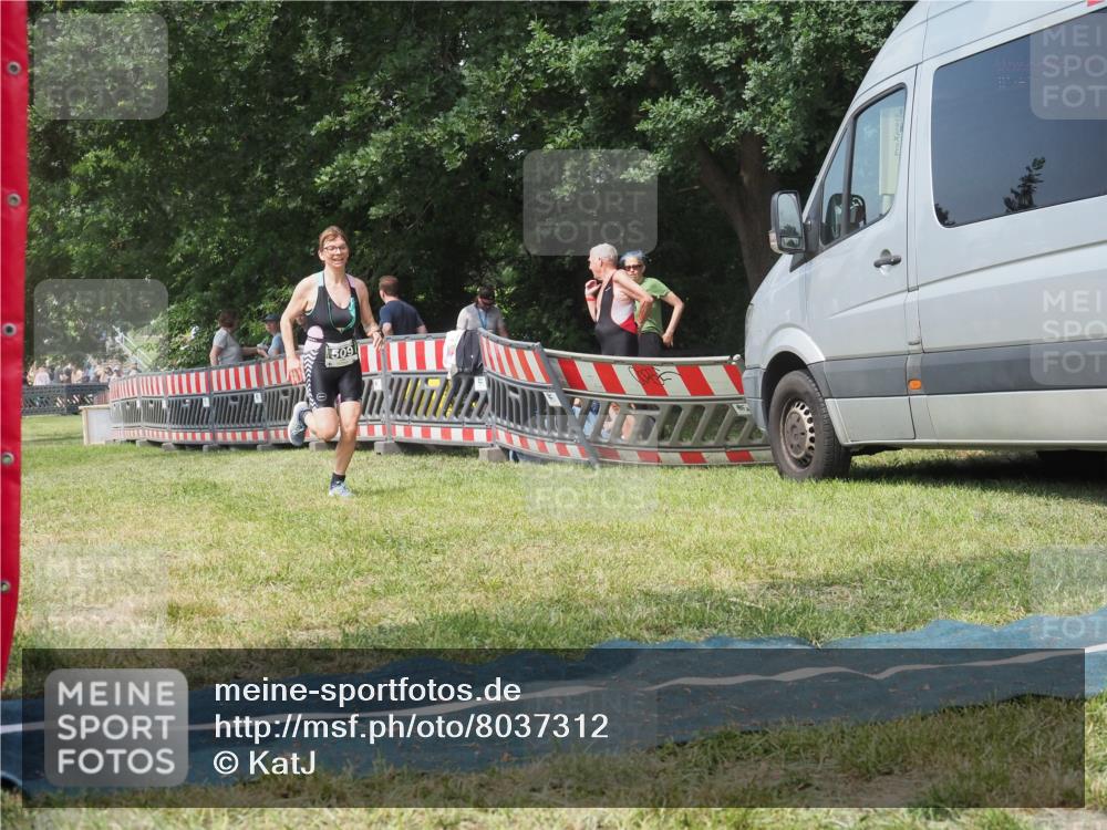 15.06.2025 - 27. Vierlanden-Triathlon KatJ http://msf.ph/oto/8037312 15.06.2025 11:27:33 Schwimmen  meine-sportfotos.de