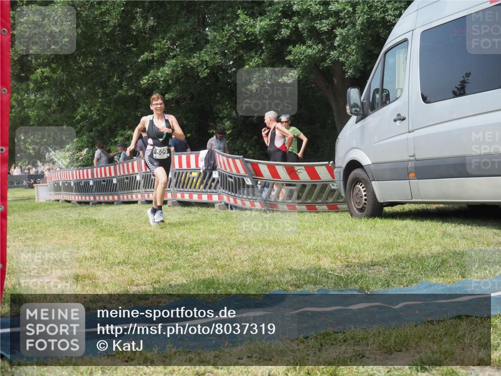 15.06.2025 - 27. Vierlanden-Triathlon KatJ http://msf.ph/oto/8037319 15.06.2025 11:27:33 Schwimmen  meine-sportfotos.de
