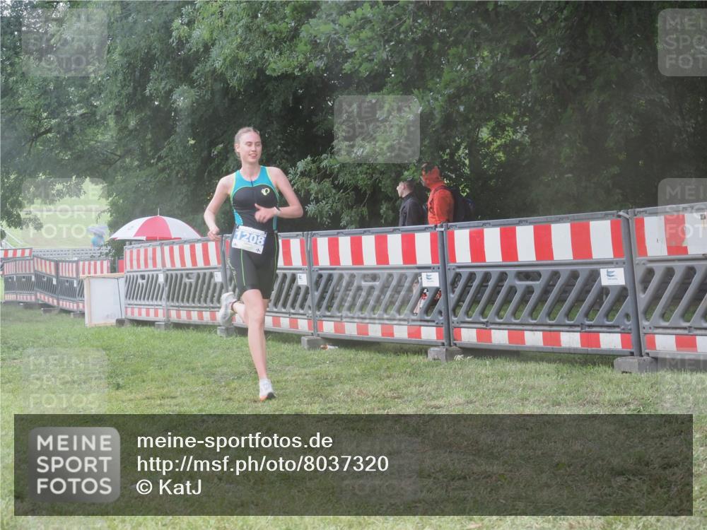 21.06.2025 - 27. Vierlanden-Triathlon KatJ http://msf.ph/oto/8037320 15.06.2025 14:18:21 Ziel 1208, 1272 meine-sportfotos.de