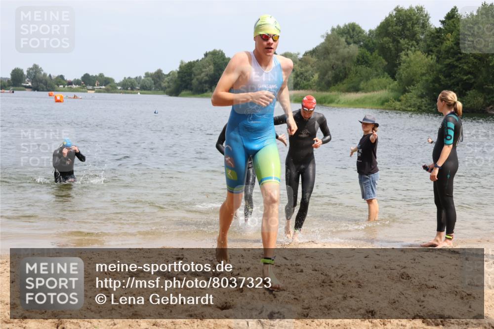 21.06.2025 - 27. Vierlanden-Triathlon Lena Gebhardt http://msf.ph/oto/8037323 15.06.2025 12:04:11 Schwimmen 1009, 1010, 1011, 1012, 1013 meine-sportfotos.de