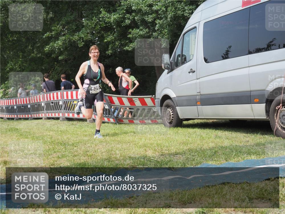 15.06.2025 - 27. Vierlanden-Triathlon KatJ http://msf.ph/oto/8037325 15.06.2025 11:27:34 Schwimmen  meine-sportfotos.de