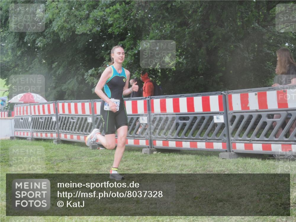 21.06.2025 - 27. Vierlanden-Triathlon KatJ http://msf.ph/oto/8037328 15.06.2025 14:18:21 Ziel 1208, 1272 meine-sportfotos.de