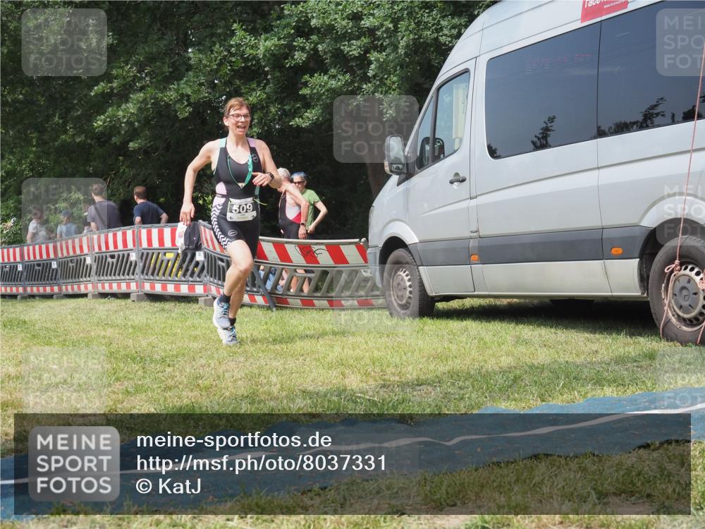 15.06.2025 - 27. Vierlanden-Triathlon KatJ http://msf.ph/oto/8037331 15.06.2025 11:27:34 Schwimmen  meine-sportfotos.de