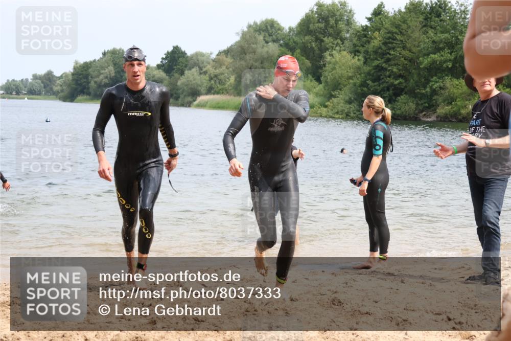 21.06.2025 - 27. Vierlanden-Triathlon Lena Gebhardt http://msf.ph/oto/8037333 15.06.2025 12:04:13 Schwimmen 1009, 1010, 1011, 1012, 1013 meine-sportfotos.de