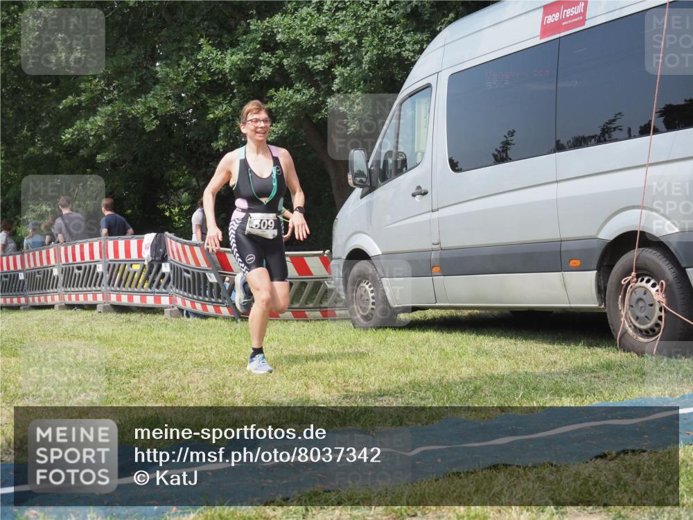 15.06.2025 - 27. Vierlanden-Triathlon KatJ http://msf.ph/oto/8037342 15.06.2025 11:27:34 Schwimmen  meine-sportfotos.de