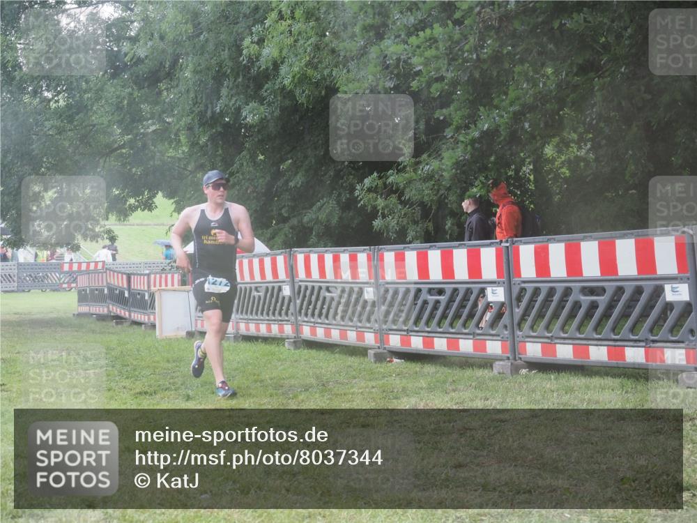 21.06.2025 - 27. Vierlanden-Triathlon KatJ http://msf.ph/oto/8037344 15.06.2025 14:18:25 Ziel 1272 meine-sportfotos.de