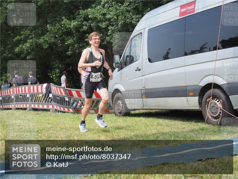 15.06.2025 - 27. Vierlanden-Triathlon KatJ http://msf.ph/oto/8037347 15.06.2025 11:27:34 Schwimmen  meine-sportfotos.de