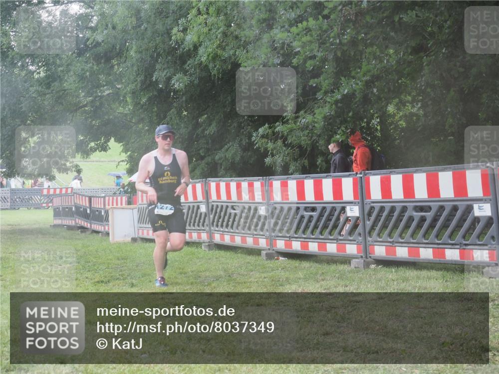 21.06.2025 - 27. Vierlanden-Triathlon KatJ http://msf.ph/oto/8037349 15.06.2025 14:18:25 Ziel 1272 meine-sportfotos.de