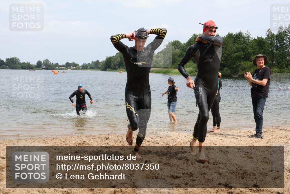 21.06.2025 - 27. Vierlanden-Triathlon Lena Gebhardt http://msf.ph/oto/8037350 15.06.2025 12:04:14 Schwimmen 1009, 1010, 1011, 1012, 1013 meine-sportfotos.de