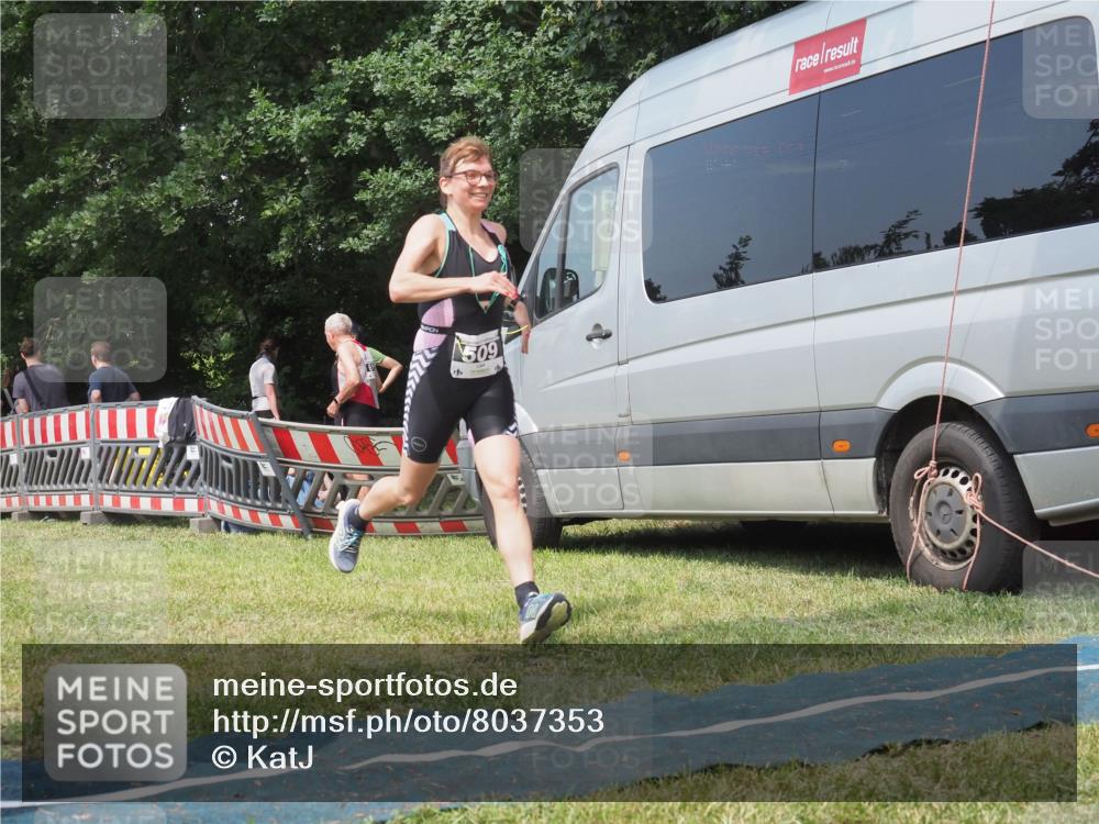 15.06.2025 - 27. Vierlanden-Triathlon KatJ http://msf.ph/oto/8037353 15.06.2025 11:27:35 Schwimmen  meine-sportfotos.de