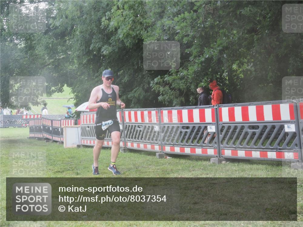 21.06.2025 - 27. Vierlanden-Triathlon KatJ http://msf.ph/oto/8037354 15.06.2025 14:18:25 Ziel 1272 meine-sportfotos.de