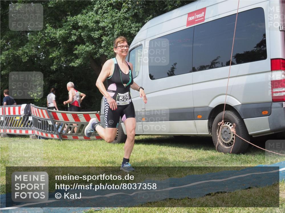 15.06.2025 - 27. Vierlanden-Triathlon KatJ http://msf.ph/oto/8037358 15.06.2025 11:27:35 Schwimmen  meine-sportfotos.de