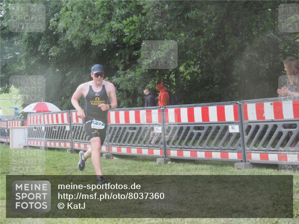 21.06.2025 - 27. Vierlanden-Triathlon KatJ http://msf.ph/oto/8037360 15.06.2025 14:18:26 Ziel 1272 meine-sportfotos.de
