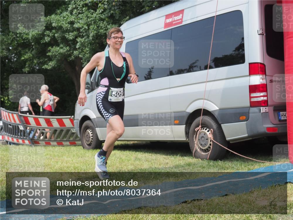 15.06.2025 - 27. Vierlanden-Triathlon KatJ http://msf.ph/oto/8037364 15.06.2025 11:27:35 Schwimmen  meine-sportfotos.de