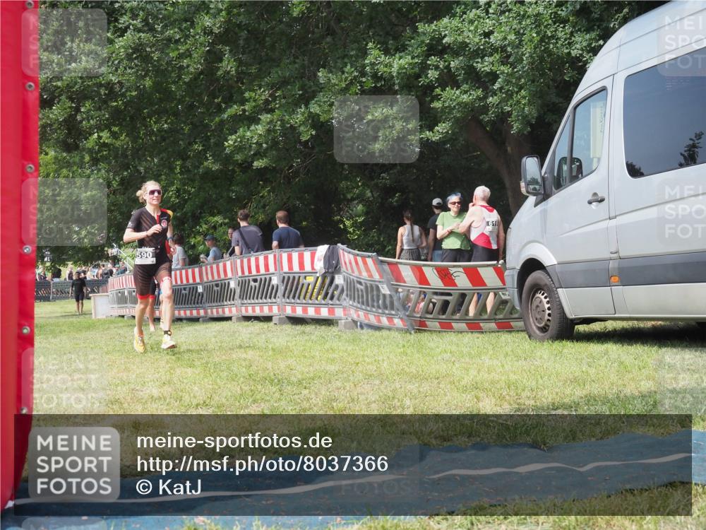 15.06.2025 - 27. Vierlanden-Triathlon KatJ http://msf.ph/oto/8037366 15.06.2025 11:27:59 Schwimmen  meine-sportfotos.de