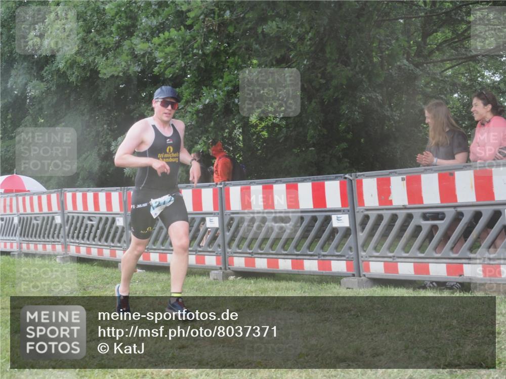 21.06.2025 - 27. Vierlanden-Triathlon KatJ http://msf.ph/oto/8037371 15.06.2025 14:18:26 Ziel 1272 meine-sportfotos.de
