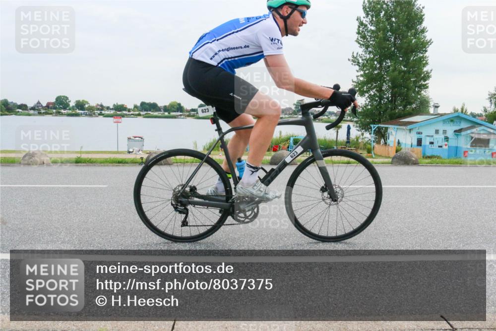 15.06.2025 - 27. Vierlanden-Triathlon H.Heesch http://msf.ph/oto/8037375 15.06.2025 10:52:02 Radfahren 81, 382, 435, 623 meine-sportfotos.de