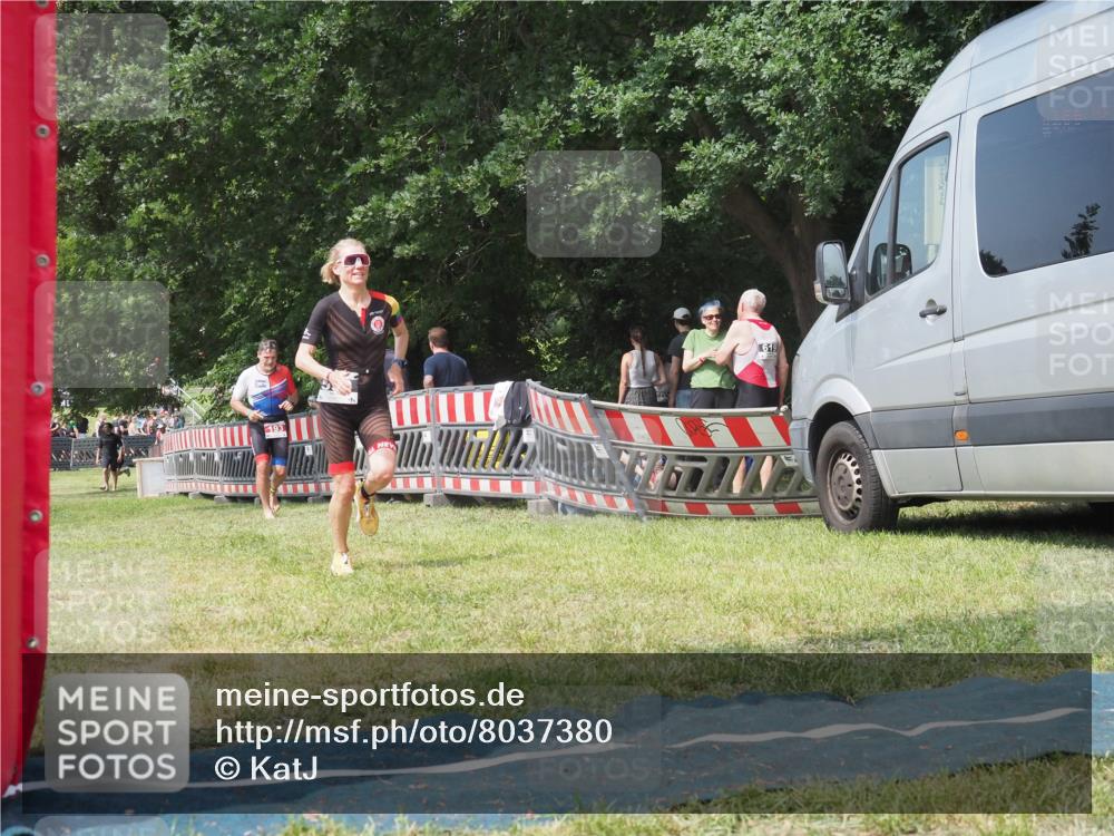 15.06.2025 - 27. Vierlanden-Triathlon KatJ http://msf.ph/oto/8037380 15.06.2025 11:28:00 Schwimmen  meine-sportfotos.de