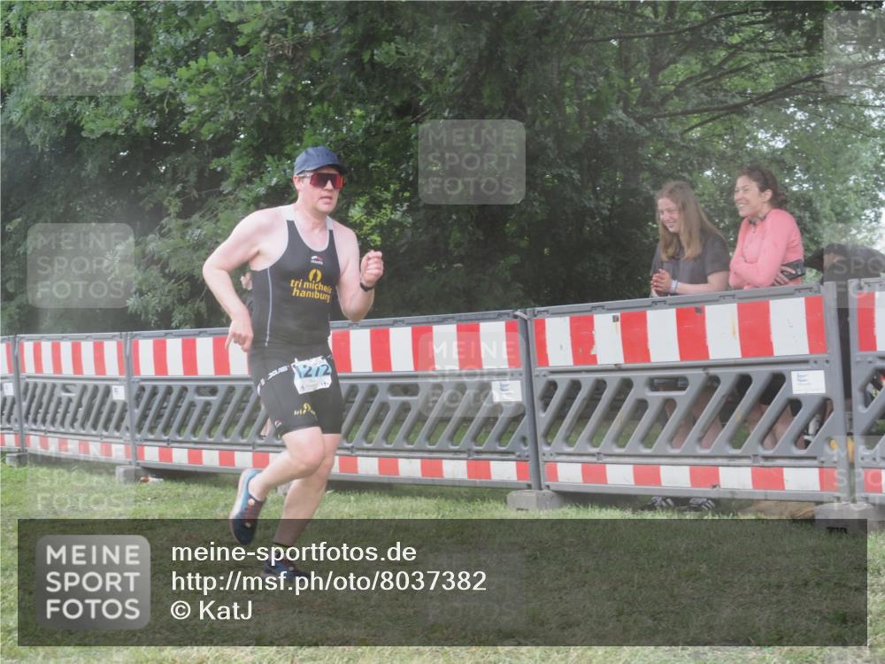 21.06.2025 - 27. Vierlanden-Triathlon KatJ http://msf.ph/oto/8037382 15.06.2025 14:18:26 Ziel 1272 meine-sportfotos.de