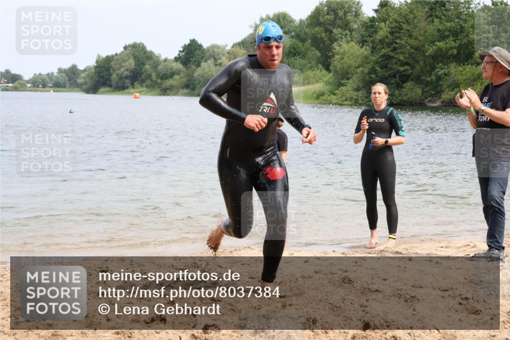 21.06.2025 - 27. Vierlanden-Triathlon Lena Gebhardt http://msf.ph/oto/8037384 15.06.2025 12:04:17 Schwimmen 1009, 1010, 1011, 1012, 1013 meine-sportfotos.de