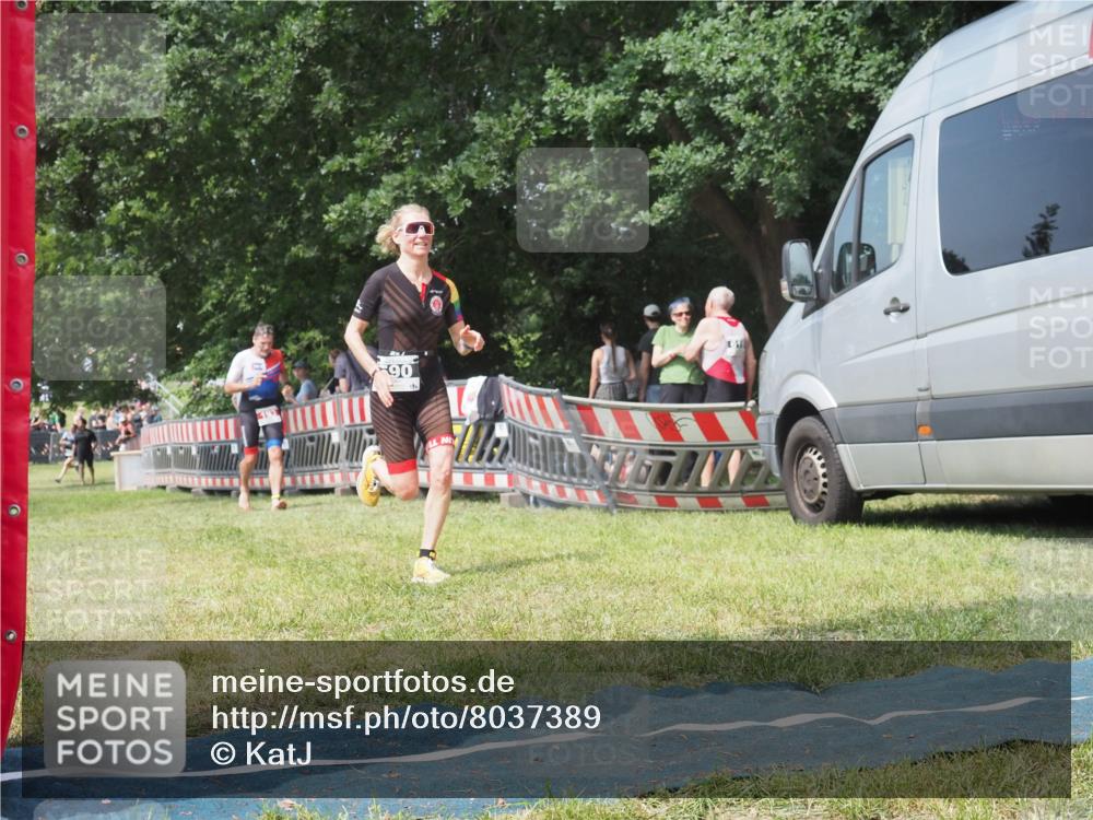 15.06.2025 - 27. Vierlanden-Triathlon KatJ http://msf.ph/oto/8037389 15.06.2025 11:28:00 Schwimmen  meine-sportfotos.de