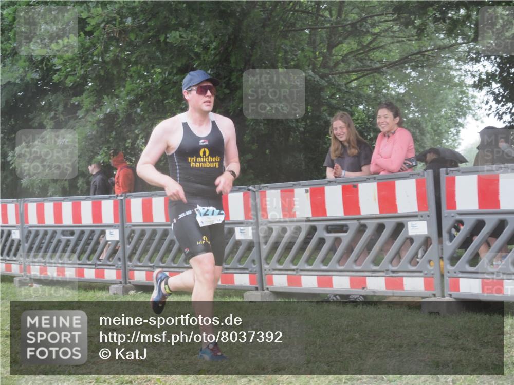 21.06.2025 - 27. Vierlanden-Triathlon KatJ http://msf.ph/oto/8037392 15.06.2025 14:18:26 Ziel 1272 meine-sportfotos.de