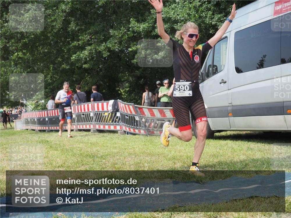 15.06.2025 - 27. Vierlanden-Triathlon KatJ http://msf.ph/oto/8037401 15.06.2025 11:28:01 Schwimmen  meine-sportfotos.de
