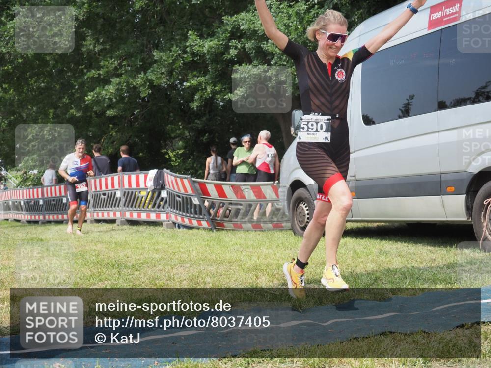 15.06.2025 - 27. Vierlanden-Triathlon KatJ http://msf.ph/oto/8037405 15.06.2025 11:28:01 Schwimmen  meine-sportfotos.de