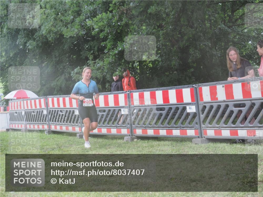 21.06.2025 - 27. Vierlanden-Triathlon KatJ http://msf.ph/oto/8037407 15.06.2025 14:18:36 Ziel 204, 1228 meine-sportfotos.de