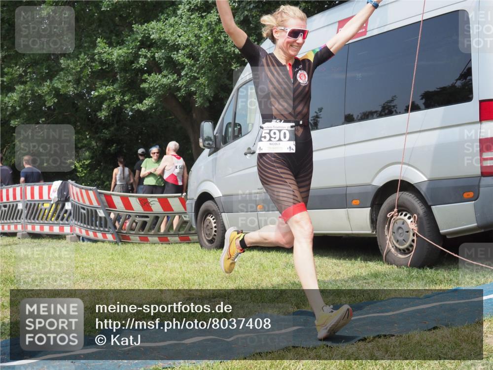 15.06.2025 - 27. Vierlanden-Triathlon KatJ http://msf.ph/oto/8037408 15.06.2025 11:28:01 Schwimmen  meine-sportfotos.de
