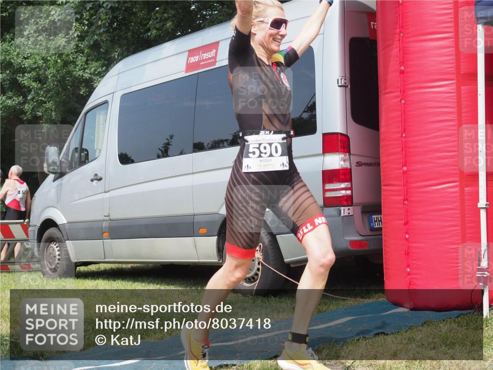15.06.2025 - 27. Vierlanden-Triathlon KatJ http://msf.ph/oto/8037418 15.06.2025 11:28:01 Schwimmen  meine-sportfotos.de