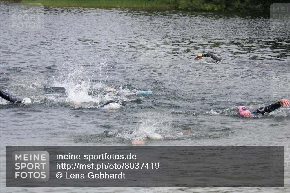 21.06.2025 - 27. Vierlanden-Triathlon Lena Gebhardt http://msf.ph/oto/8037419 15.06.2025 12:06:09 Schwimmen  meine-sportfotos.de